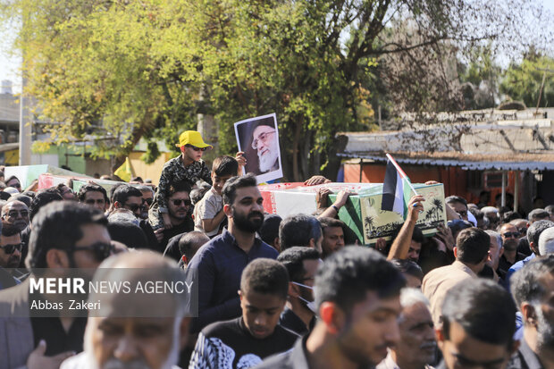 پیکر پاک ۱۴ شهید گمنام در بندرعباس