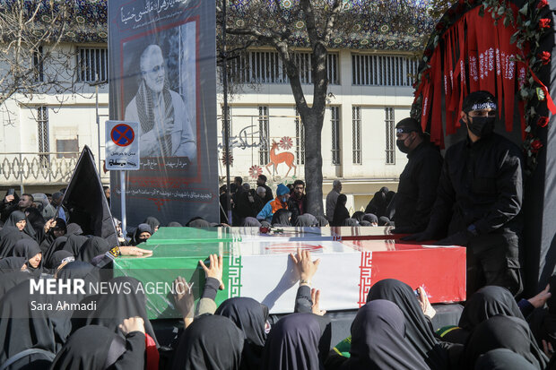 مراسم تشییع پیکر ۱۳ شهید گمنام دفاع مقدس در مشهد