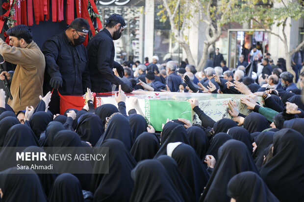 مراسم تشییع پیکر ۱۳ شهید گمنام دفاع مقدس در مشهد