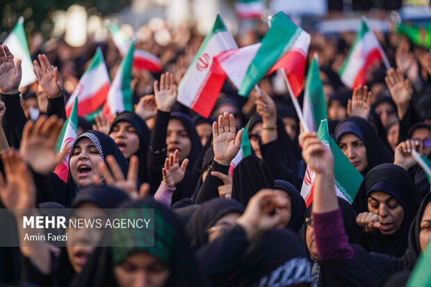 تشییع 12 شهید در شیراز