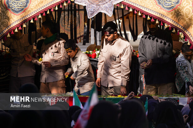تشییع 12 شهید در شیراز