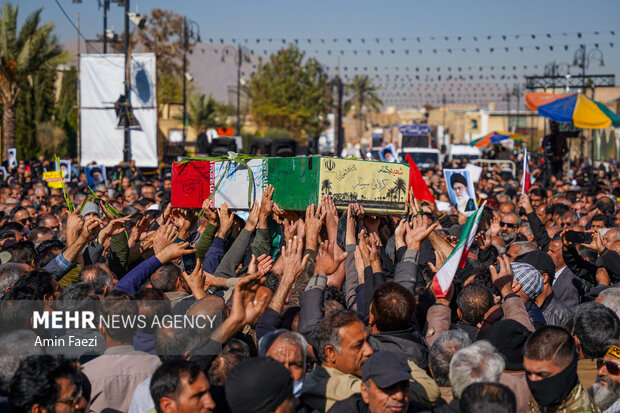 تشییع 12 شهید در شیراز