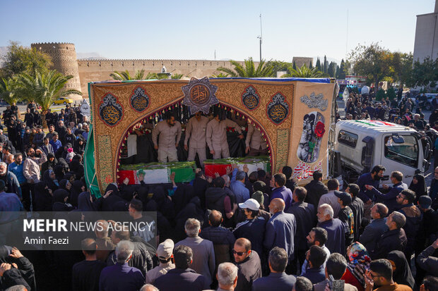 تشییع 12 شهید در شیراز