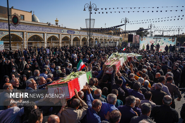تشییع 12 شهید در شیراز