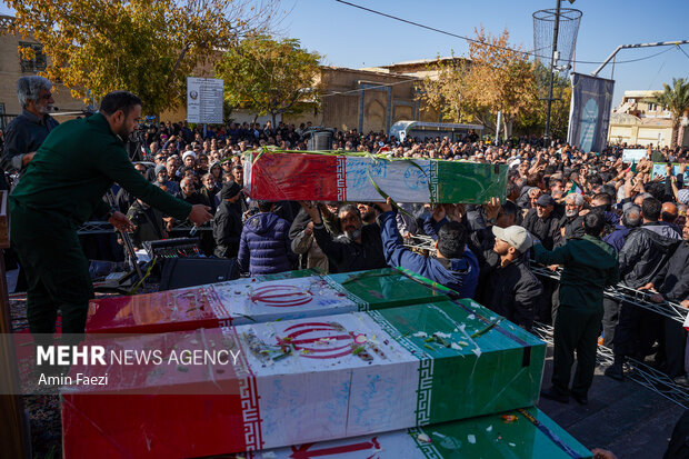 تشییع 12 شهید در شیراز