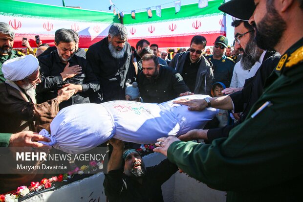 تشییع و خاکسپاری پیکر هشت شهید گمنام در بجنورد