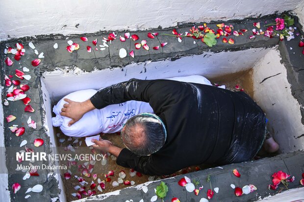 تشییع و خاکسپاری پیکر هشت شهید گمنام در بجنورد