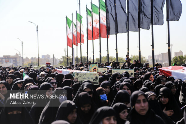 پیکر پاک ۱۴ شهید گمنام در بندرعباس