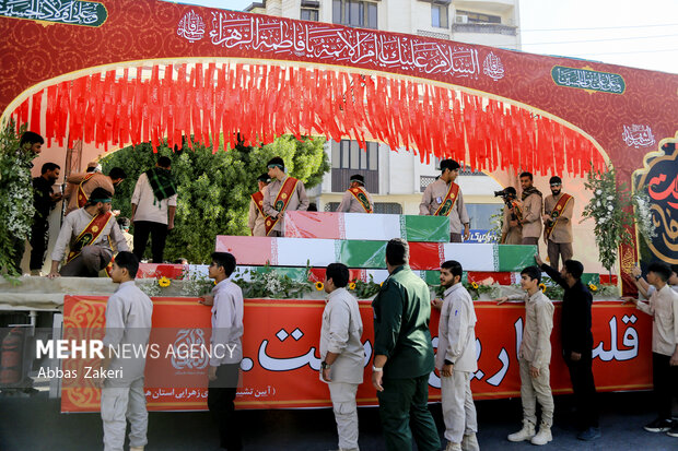 پیکر پاک ۱۴ شهید گمنام در بندرعباس