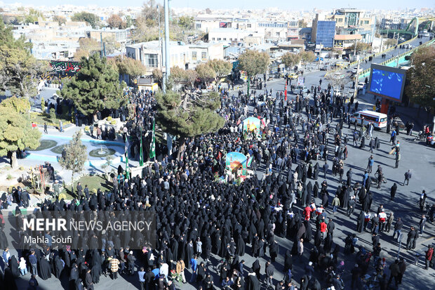 برگزاری آیین تشییع شهدای گمنام در اراک