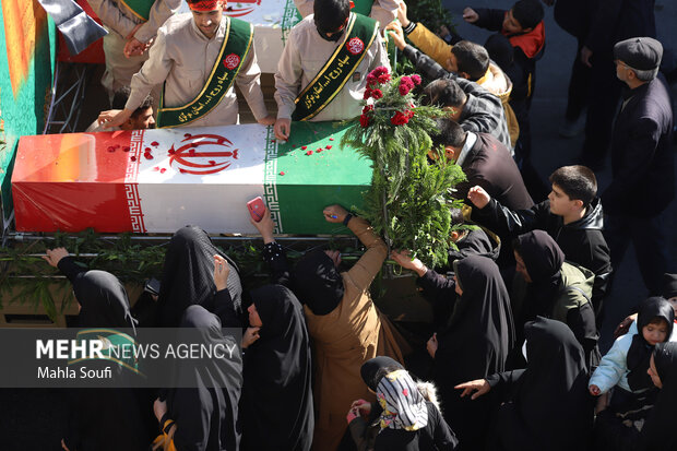 برگزاری آیین تشییع شهدای گمنام در اراک