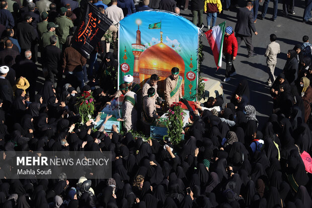 برگزاری آیین تشییع شهدای گمنام در اراک