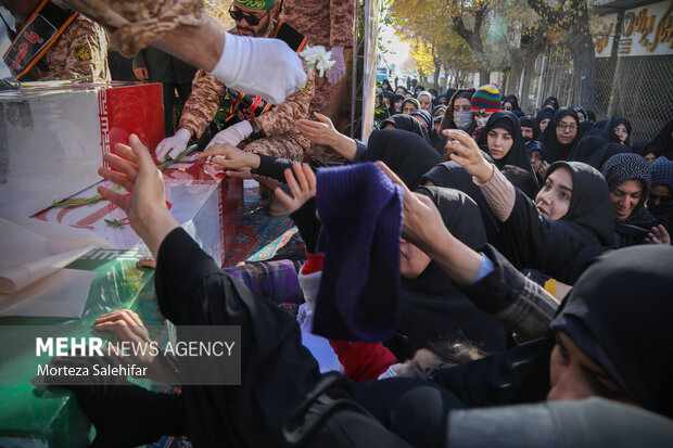 تشییع باشکوه 6شهید گمنام در شهرکرد بام ایران