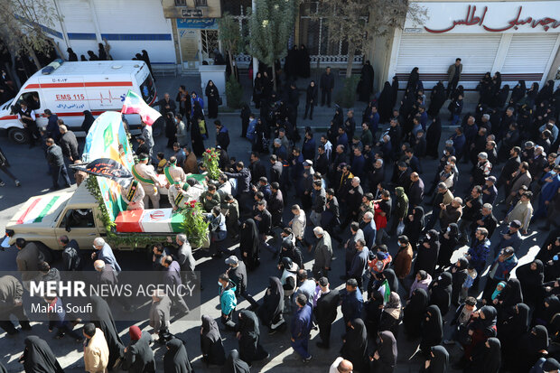 برگزاری آیین تشییع شهدای گمنام در اراک