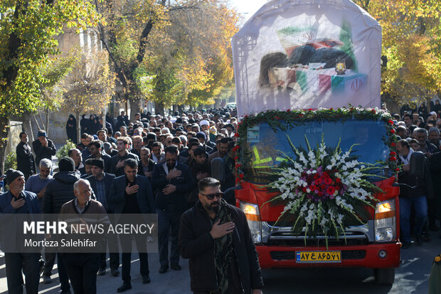 تشییع باشکوه 6شهید گمنام در شهرکرد بام ایران
