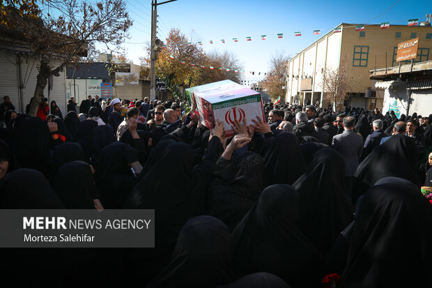تشییع باشکوه 6شهید گمنام در شهرکرد بام ایران