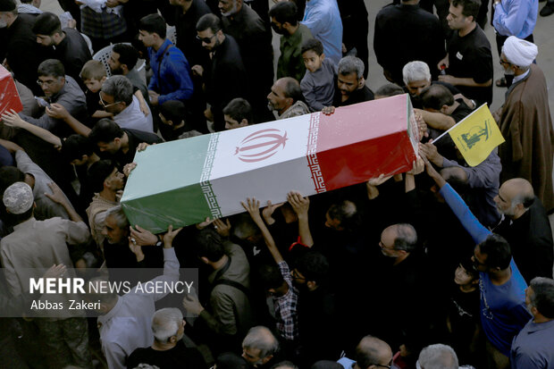 پیکر پاک ۱۴ شهید گمنام در بندرعباس