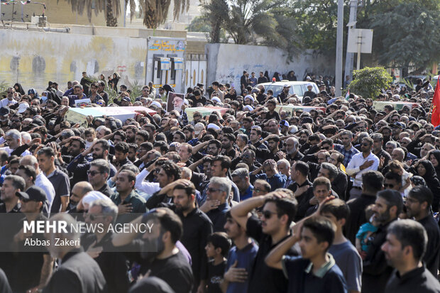 پیکر پاک ۱۴ شهید گمنام در بندرعباس