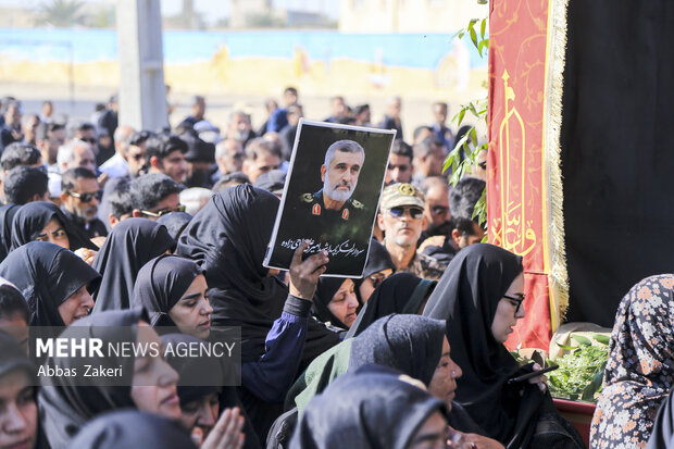 پیکر پاک ۱۴ شهید گمنام در بندرعباس