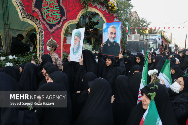 مراسم تشییع پیکرهای 100 شهید گمنام دوران دفاع مقدس در تهران 4