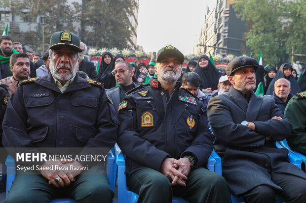 مراسم تشییع پیکرهای 100 شهید گمنام دوران دفاع مقدس در تهران 5
