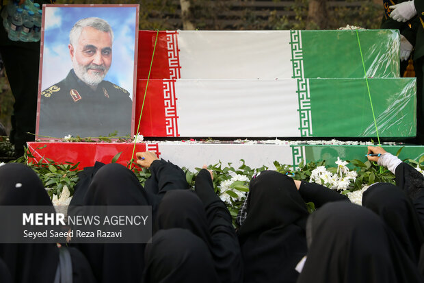 مراسم تشییع پیکرهای 100 شهید گمنام دوران دفاع مقدس در تهران 9