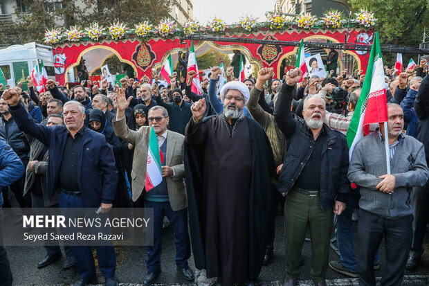 مراسم تشییع پیکرهای 100 شهید گمنام دوران دفاع مقدس در تهران 11