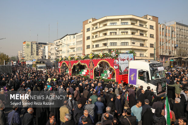 مراسم تشییع پیکرهای 100 شهید گمنام دوران دفاع مقدس در تهران 16