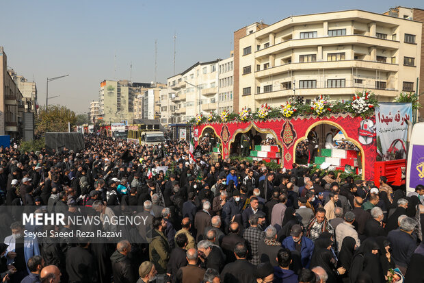 تشییع ۱۰۰ شهید گمنام دفاع مقدس؛ بیعت تهرانیها با خوشنامان فاطمی