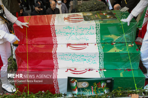 مراسم تشییع پیکرهای 100 شهید گمنام دوران دفاع مقدس در تهران 25