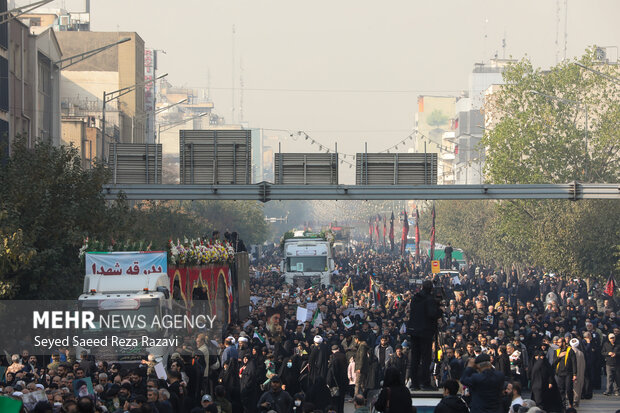مراسم تشییع پیکرهای 100 شهید گمنام دوران دفاع مقدس در تهران 27