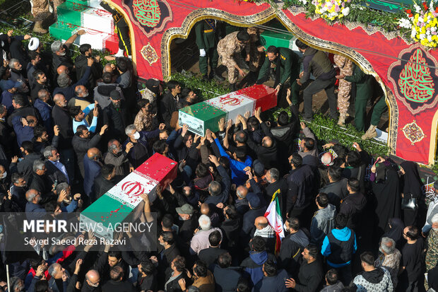 مراسم تشییع پیکرهای 100 شهید گمنام دوران دفاع مقدس در تهران 33