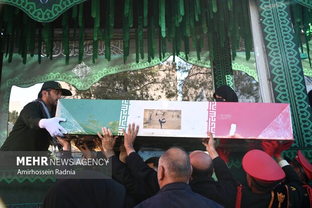 تشییع پیکر پاک ۶ شهید گمنام در بیرجند