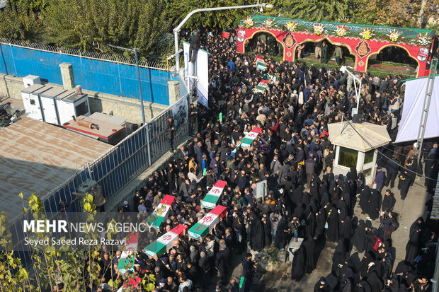 مراسم تشییع پیکرهای 100 شهید گمنام دوران دفاع مقدس در تهران 40