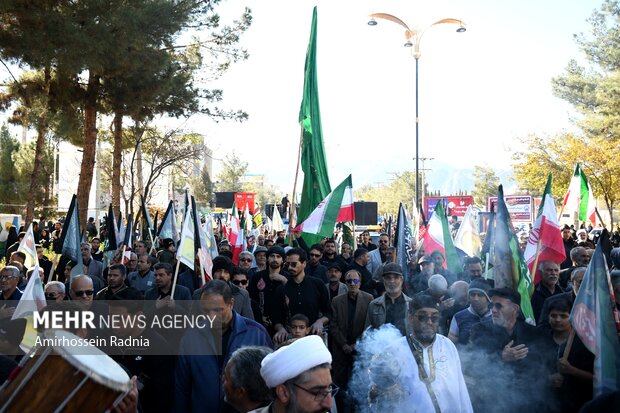 تشییع پیکر پاک ۶ شهید گمنام در بیرجند