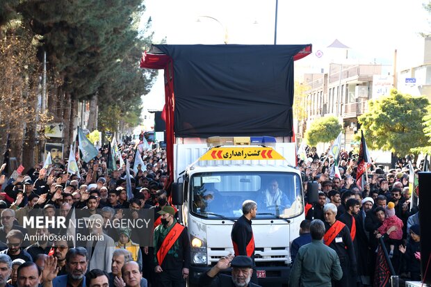 تشییع پیکر پاک ۶ شهید گمنام در بیرجند