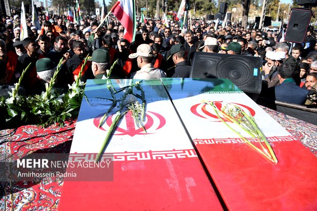 تشییع پیکر پاک ۶ شهید گمنام در بیرجند