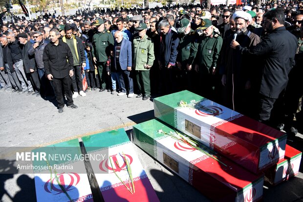 تشییع پیکر پاک ۶ شهید گمنام در بیرجند