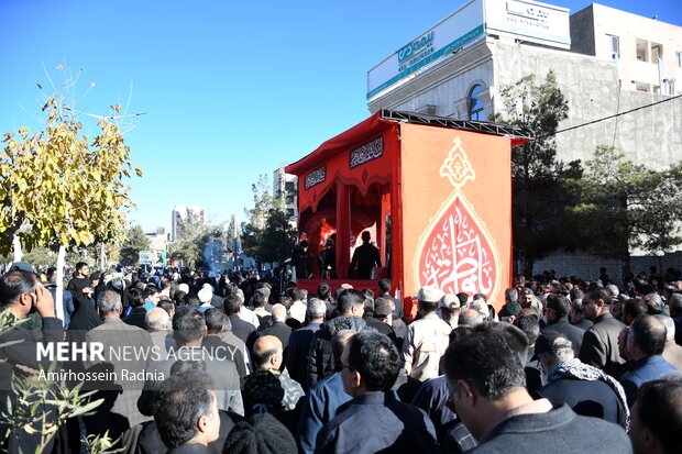 تشییع پیکر پاک ۶ شهید گمنام در بیرجند