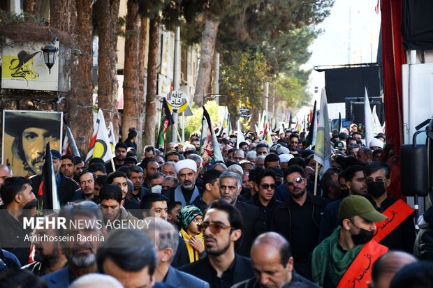 تشییع پیکر پاک ۶ شهید گمنام در بیرجند