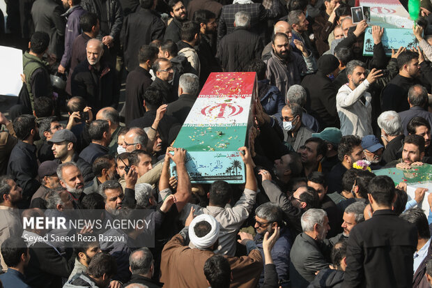 مراسم تشییع پیکرهای 100 شهید گمنام دوران دفاع مقدس در تهران 51