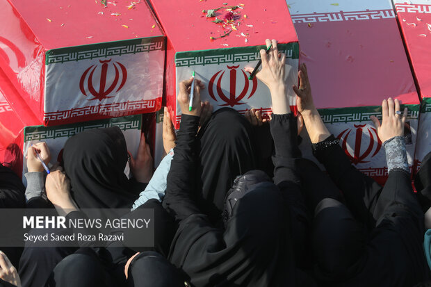 مراسم تشییع پیکرهای 100 شهید گمنام دوران دفاع مقدس در تهران 57