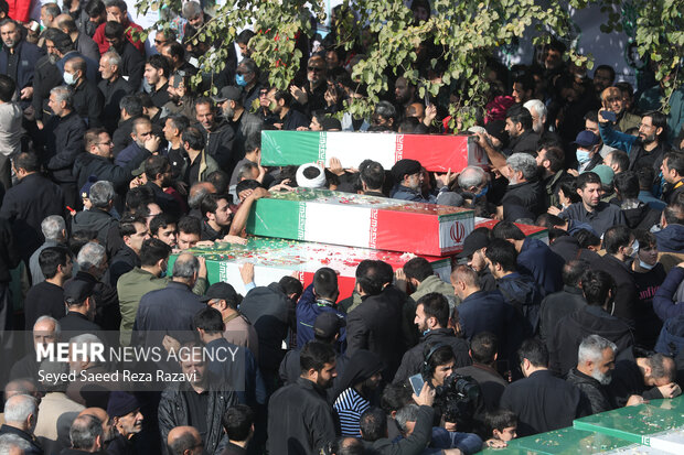 مراسم تشییع پیکرهای 100 شهید گمنام دوران دفاع مقدس در تهران 58