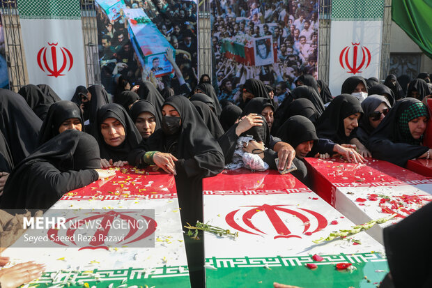 مراسم تشییع پیکرهای 100 شهید گمنام دوران دفاع مقدس در تهران 63