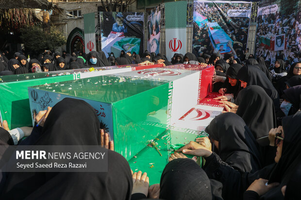 مراسم تشییع پیکرهای 100 شهید گمنام دوران دفاع مقدس در تهران 60