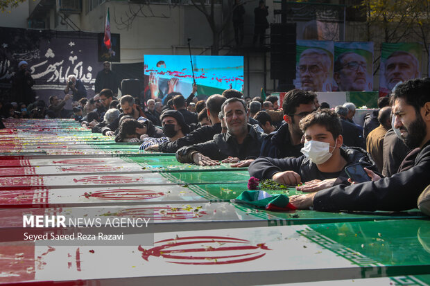 مراسم تشییع پیکرهای 100 شهید گمنام دوران دفاع مقدس در تهران 61