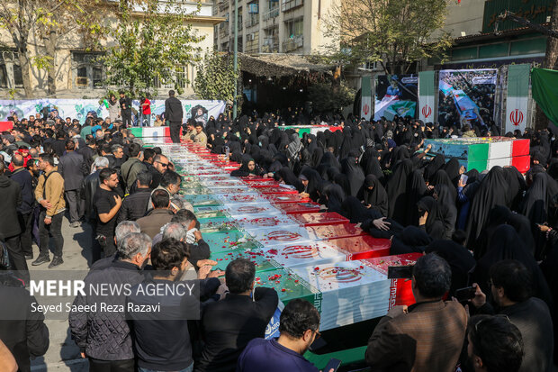 مراسم تشییع پیکرهای 100 شهید گمنام دوران دفاع مقدس در تهران 68