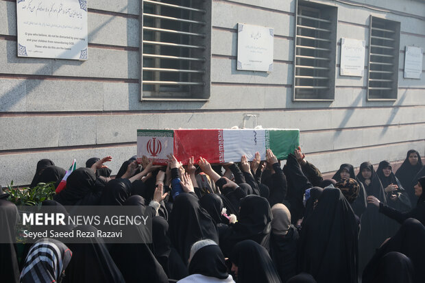 مراسم تشییع پیکرهای 100 شهید گمنام دوران دفاع مقدس در تهران 73