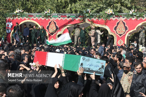 مراسم تشییع پیکرهای 100 شهید گمنام دوران دفاع مقدس در تهران 74