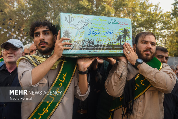 تشییع پیکر مطهر ۱۰ شهید گمنام در کرج